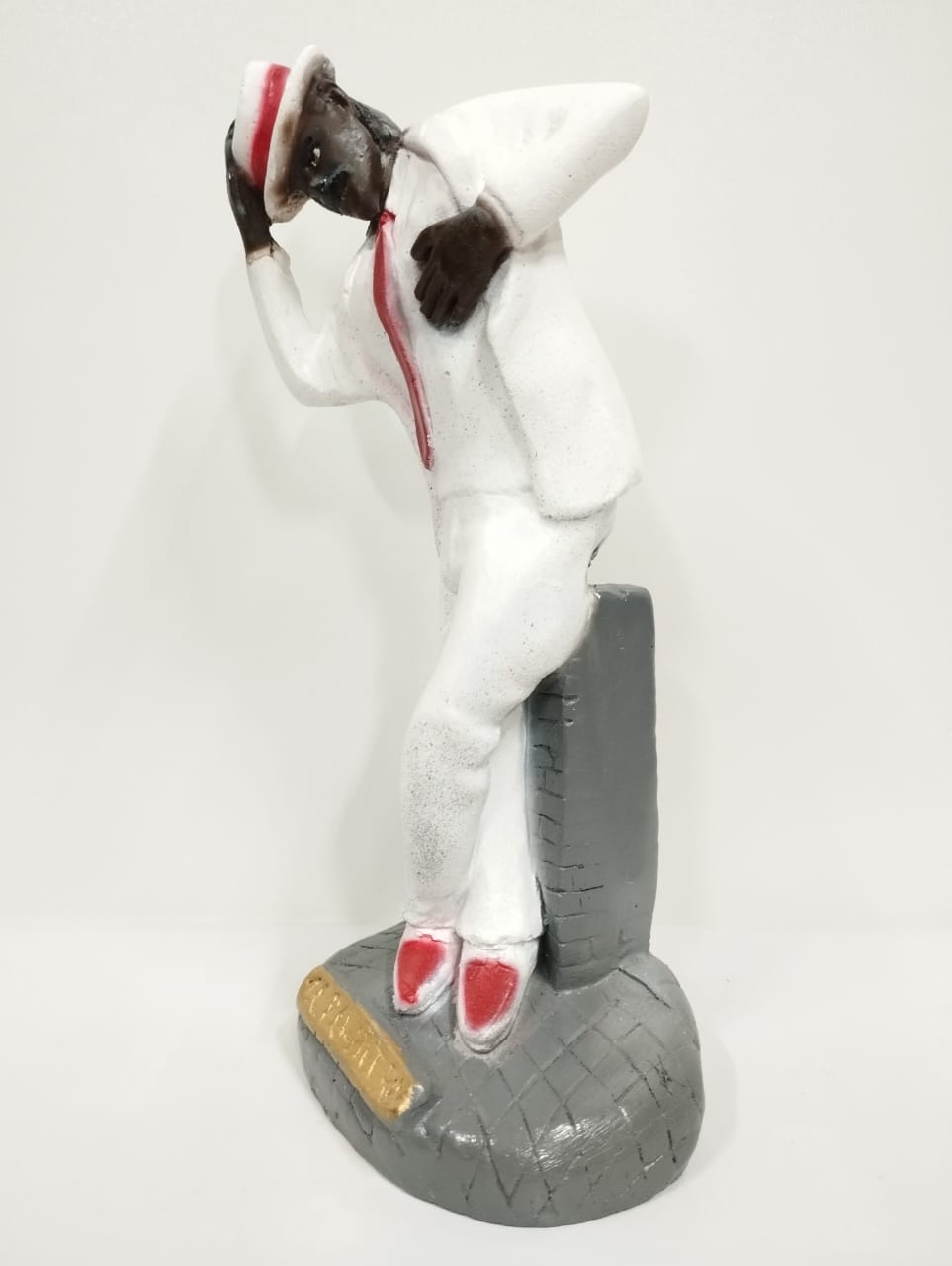 IMAGEM EM GESSO ZÉ PELINTRA SEGURANDO CHAPÉU 20CM - Imagem 2