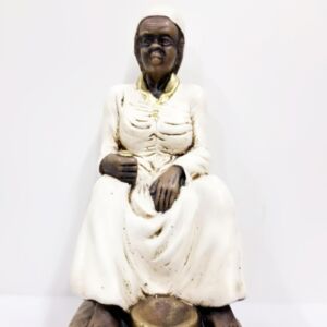 IMAGEM EM GESSO PRETA VELHA SENTADA 19CM MODELO 001