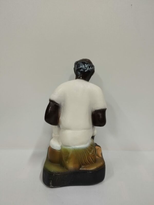 IMAGEM EM GESSO PRETO VELHO SENTADO 16 CM MODELO 002 - Image 3