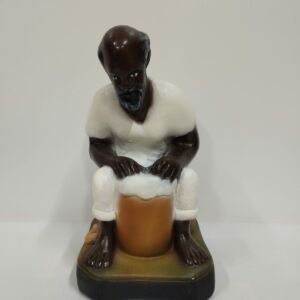 IMAGEM EM GESSO PRETO VELHO SENTADO 16 CM MODELO 002