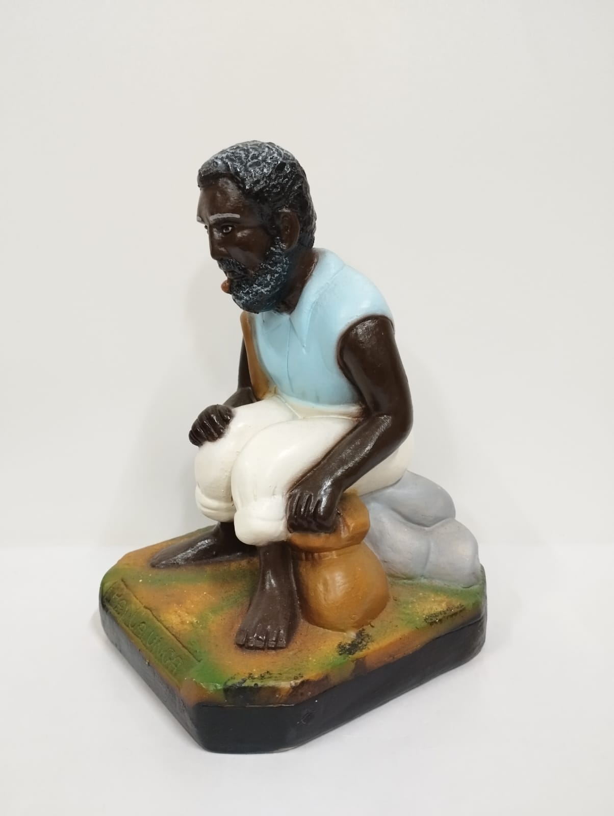 IMAGEM EM GESSO PRETO VELHO PAI CALUNGA 17 CM - Imagem 2