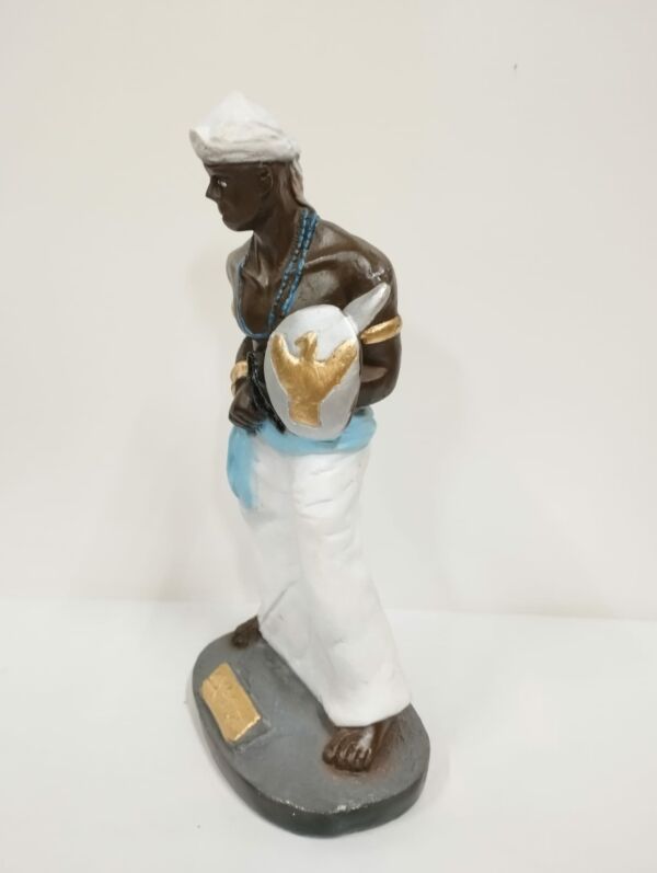 IMAGEM EM GESSO ORIXÁ OXAGUIÃ 22CM - Imagem 2