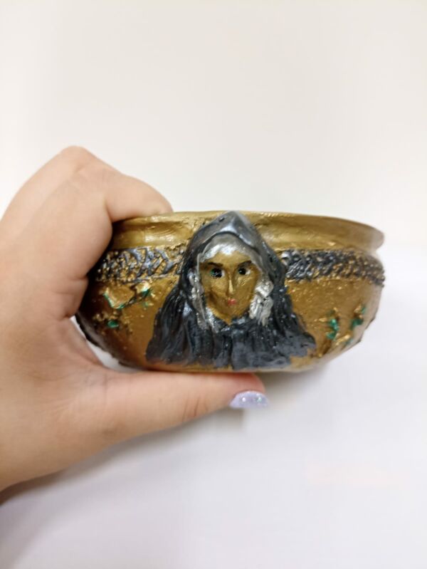 PORTA CRISTAIS EM RESINA HÉCATE DEUSA TRIPLICE 14CM - Imagem 6