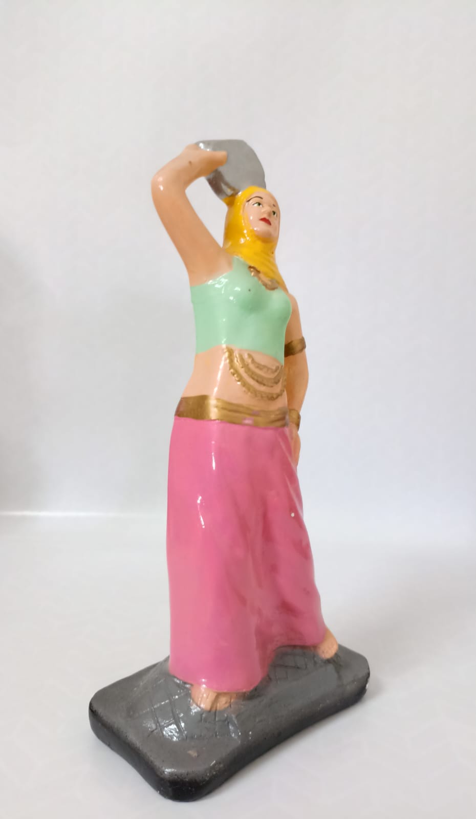 IMAGEM EM GESSO CIGANA DO PANDEIRO 23CM BLUSA VERDE - PAULISTA - Imagem 2