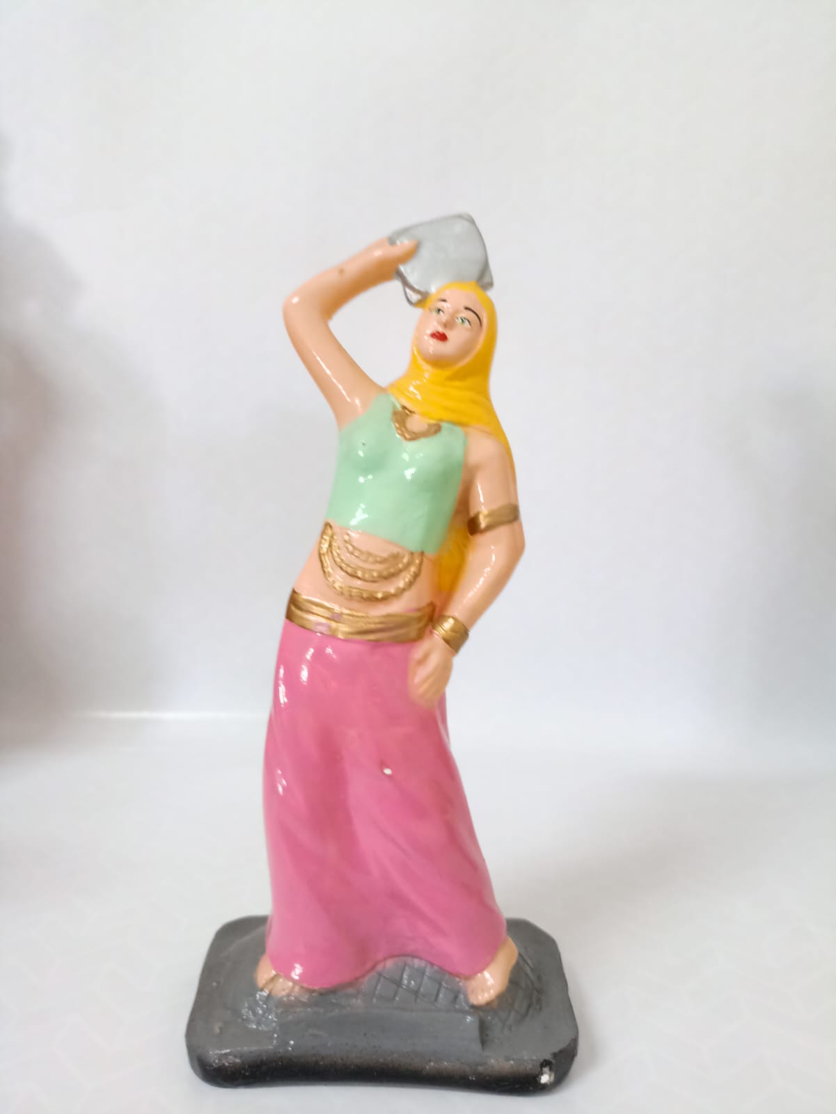 IMAGEM EM GESSO CIGANA DO PANDEIRO 23CM BLUSA VERDE - PAULISTA