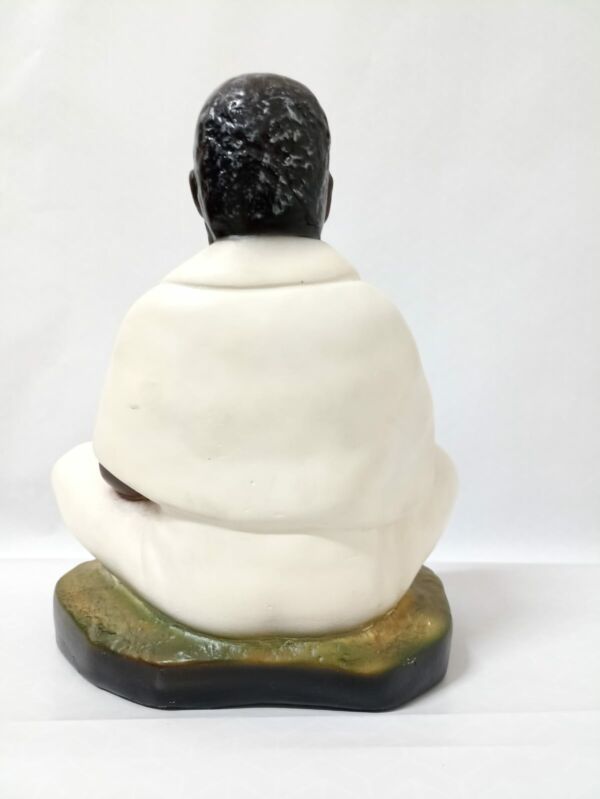 IMAGEM EM GESSO PRETO VELHO SENTADO COM CACHIMBO 28 CM - Imagem 3