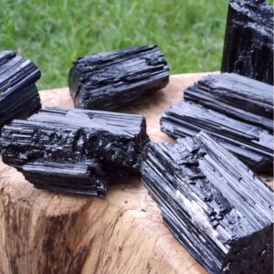 Pedra Turmalina Negra Bruta 1cm a 4cm Pequena - Proteção Stress Ansiedade - Cristal Natural