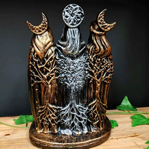 HECATE DEUSA TRÍPLICE DOURADA COM PRATA METALIZADO 28 CM - Image 3