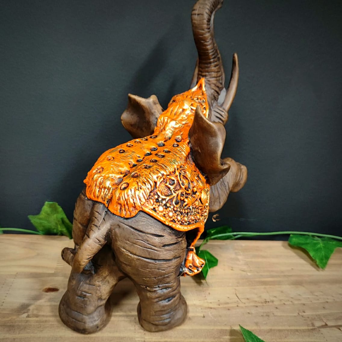 ELEFANTE PATA LEVANTADA LARANJA 28CM - Imagem 3