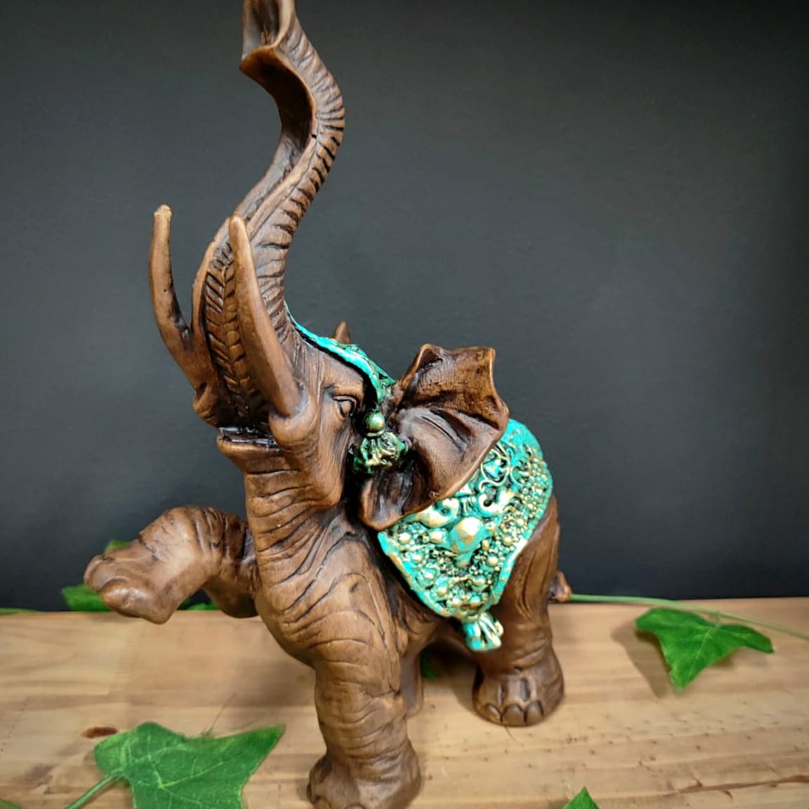 ELEFANTE PATA LEVANTADA TURQUESA 28CM - Imagem 2