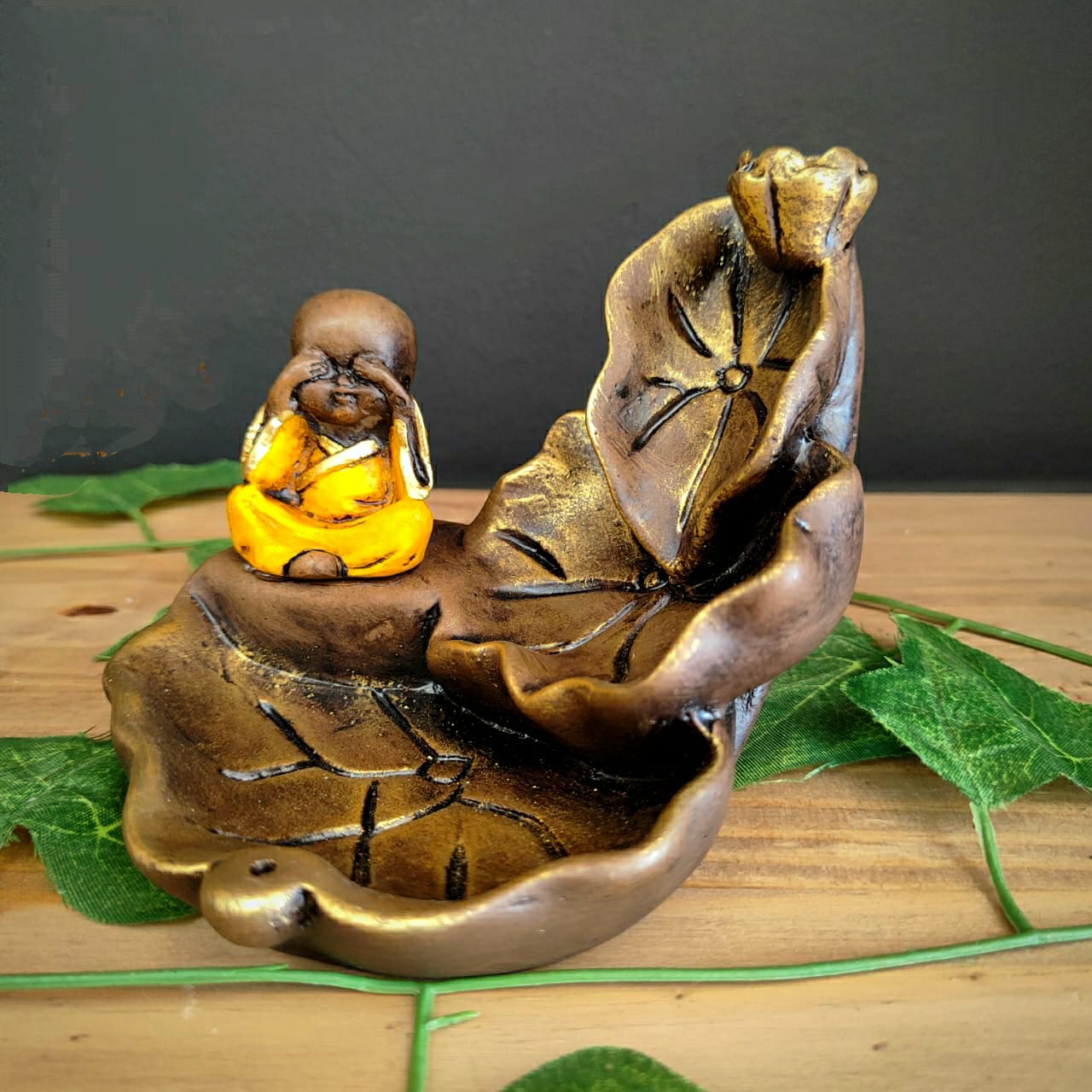 PORTA INCENSO CASCATA FOLHAS COM BUDA AMARELO 12CM - Imagem 2