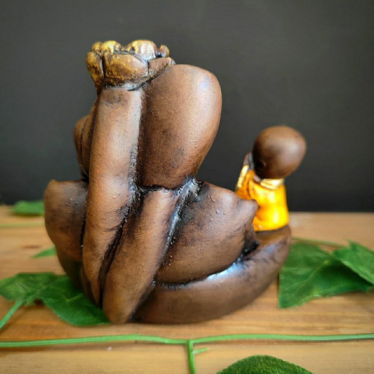 PORTA INCENSO CASCATA FOLHAS COM BUDA AMARELO 12CM - Imagem 3