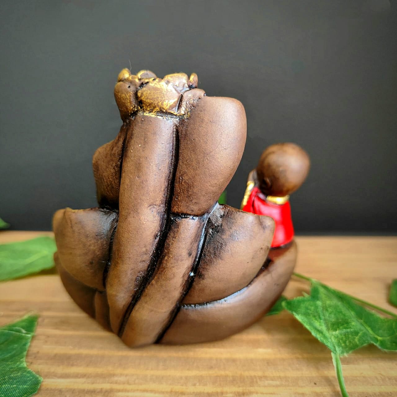 PORTA INCENSO CASCATA FOLHAS COM BUDA VERMELHO 12CM - Imagem 3