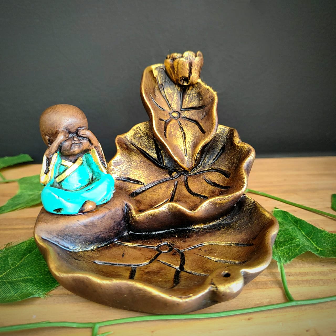 PORTA INCENSO CASCATA FOLHAS COM BUDA TURQUESA 12CM