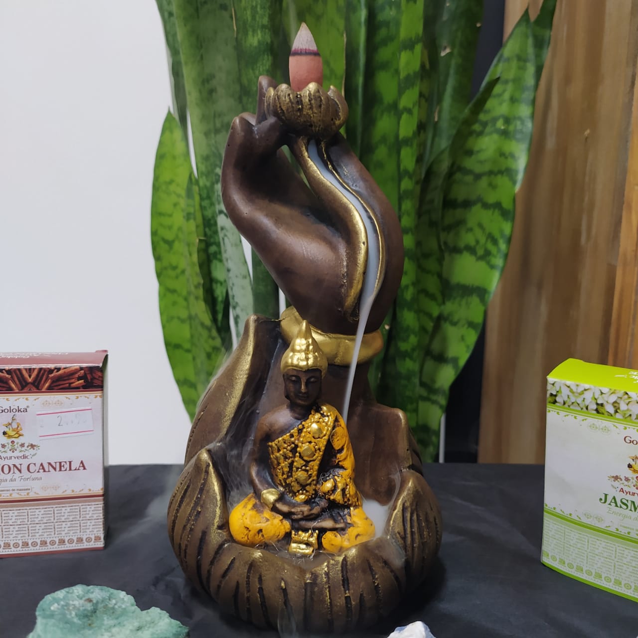 PORTA INCENSO CASCATA BUDA NA MÃO ENVELHECIDO COM LARANJA 20CM - Imagem 3