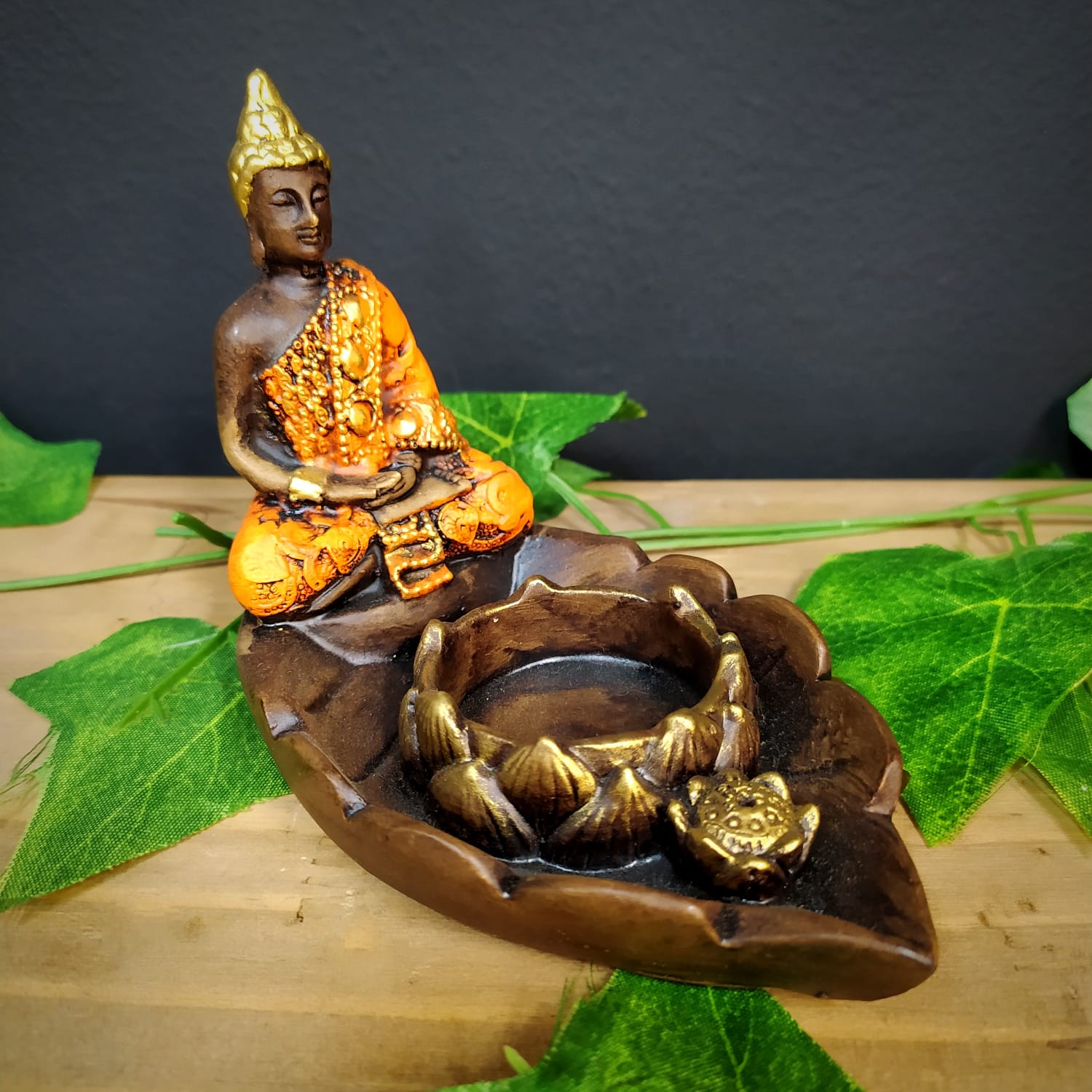 PORTA INCENSO E VELA BUDA NA FOLHA  LARANJA 10CM