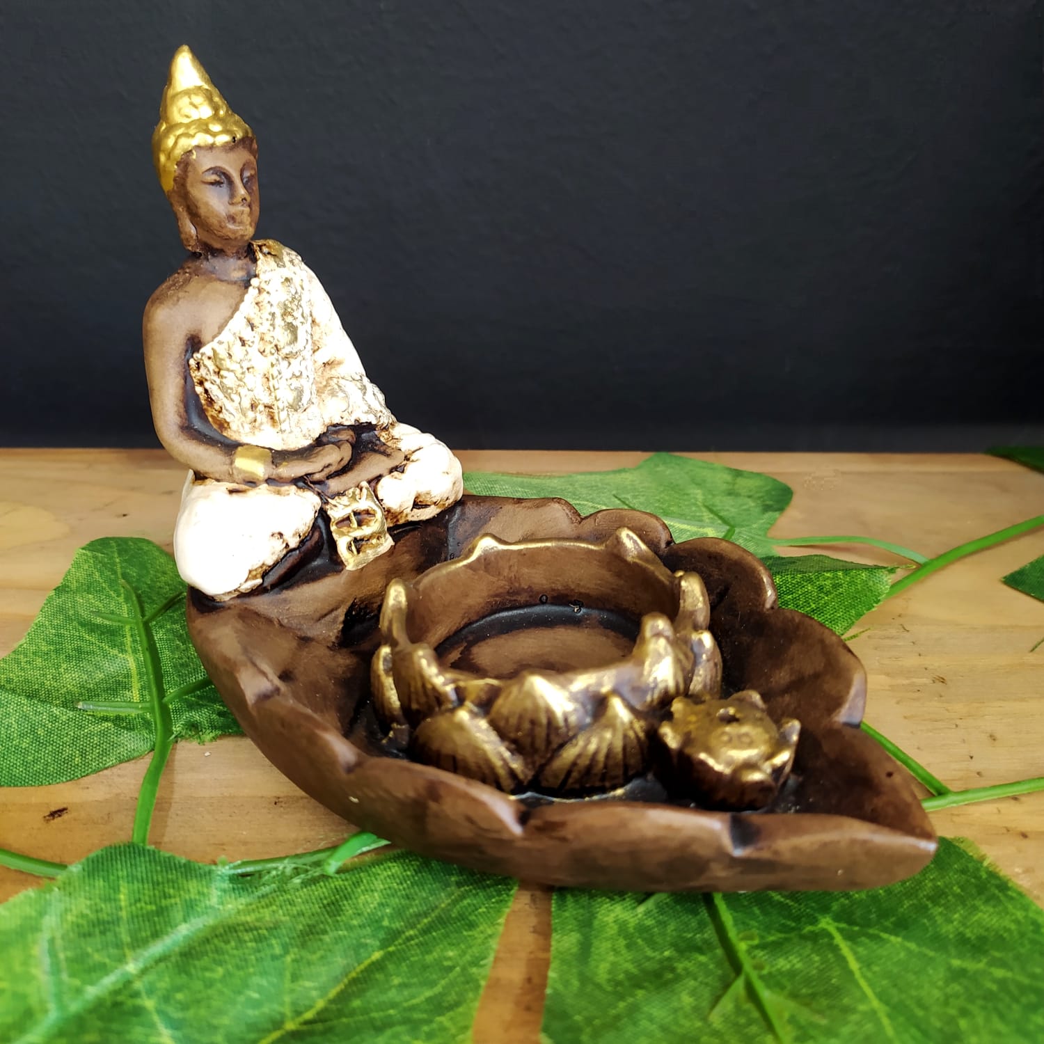 PORTA INCENSO E VELA BUDA NA FOLHA  BRANCO 10CM