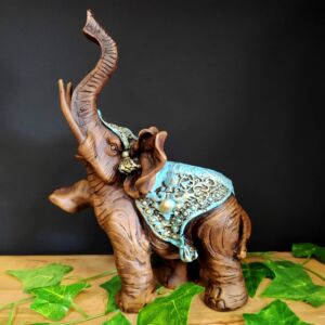 ELEFANTE PATA LEVANTADA ENVELHECIDO COM AZUL 28CM