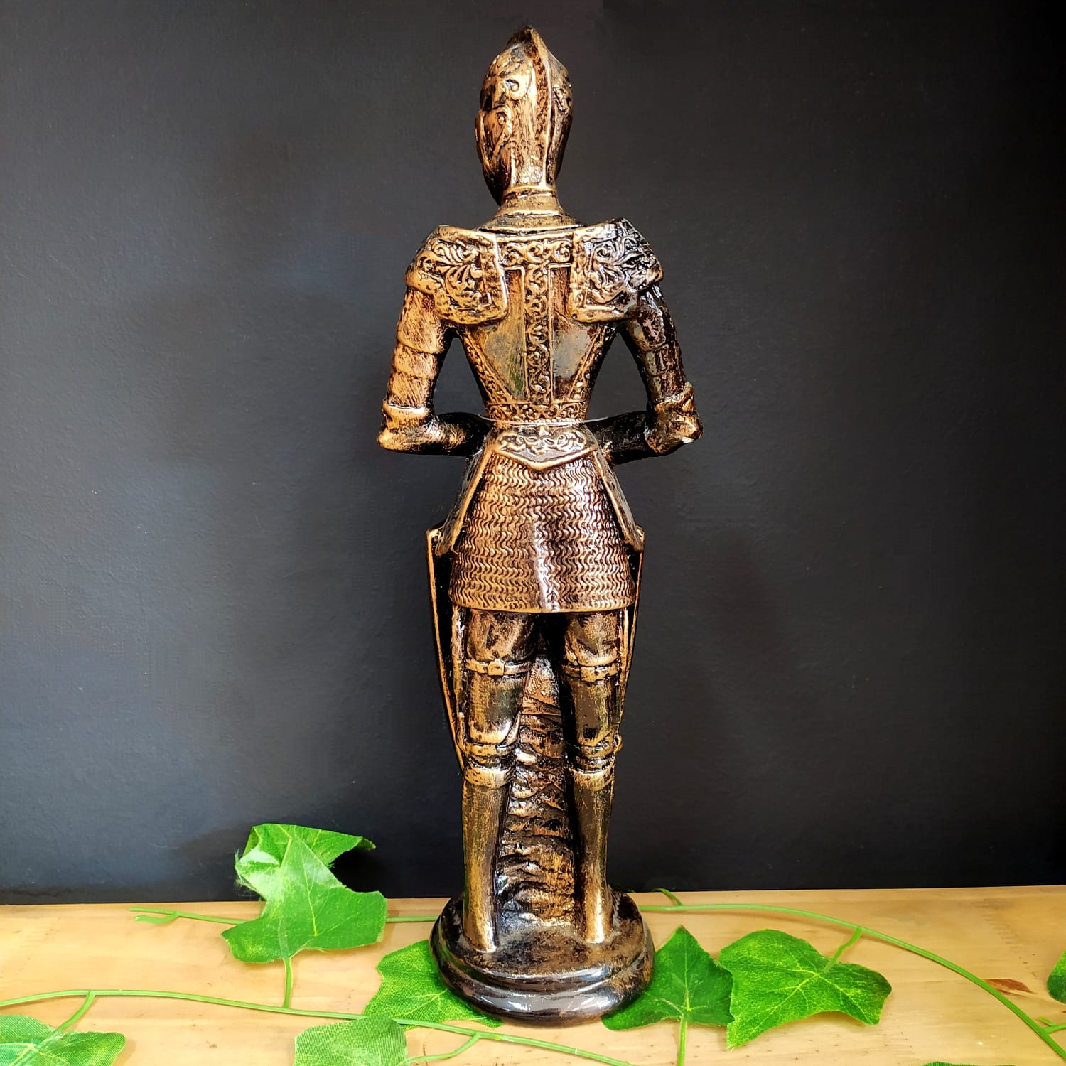 SOLDADO DOURADO COM ESCUDO DOURADO 35CM - Imagem 2