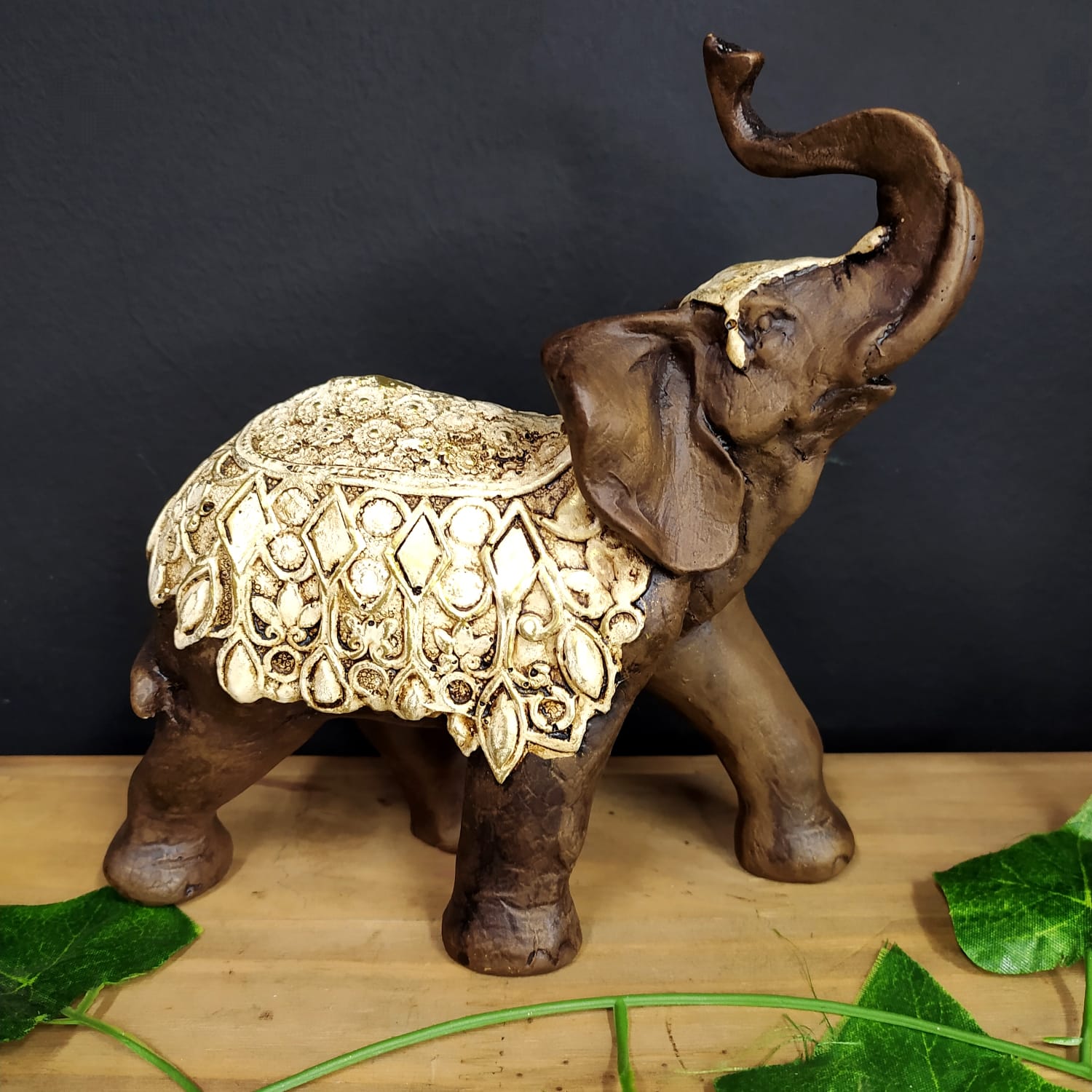 ELEFANTE ENVELHECIDO COM MANTO GOTAS BRANCO 18CM