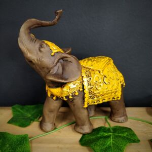 ELEFANTE ENVELHECIDO COM MANTO TRIANGULO AMARELO 15CM