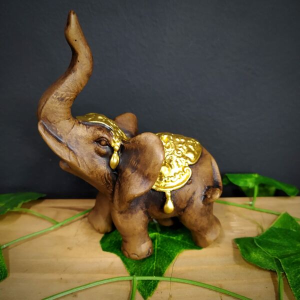 ELEFANTE ENVELHECIDO COM MANTO DOURADO PP 14CM MOD2