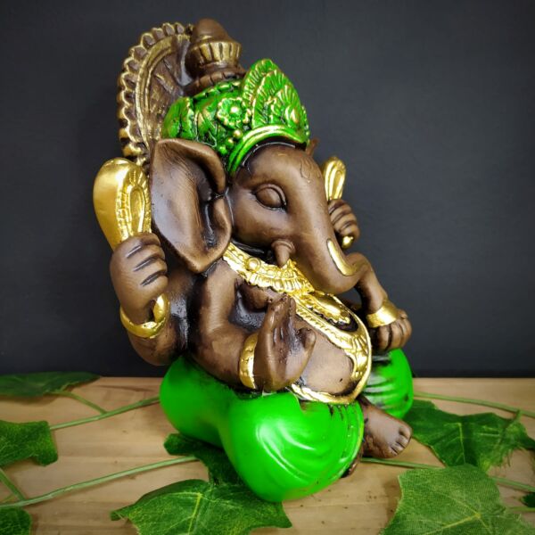 GANESHA P ENVELHECIDA COM VERDE 20CM - Image 2