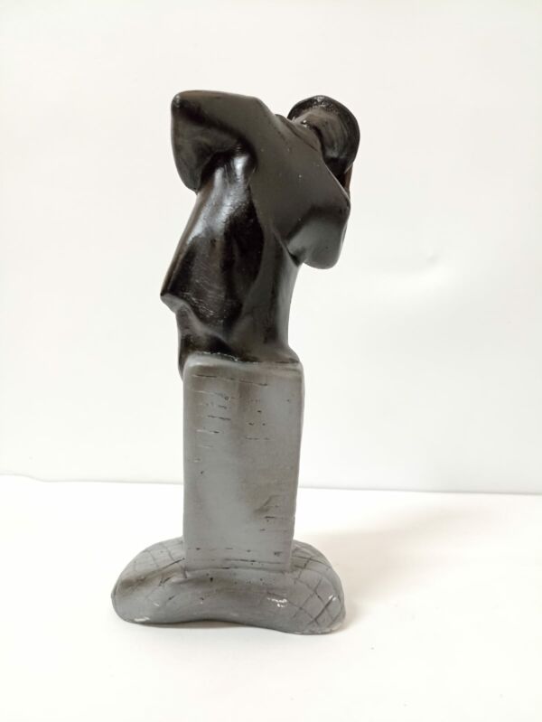 IMAGEM EM GESSO ZÉ PELINTRA SEGURANDO CHAPÉU ROUPA PRETA 20 CM - Image 3