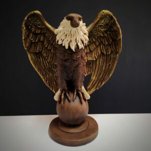 IMAGEM EM GESSO ÁGUIA ASAS ABERTAS ENVELHECIDA COM BRANCO 45 CM