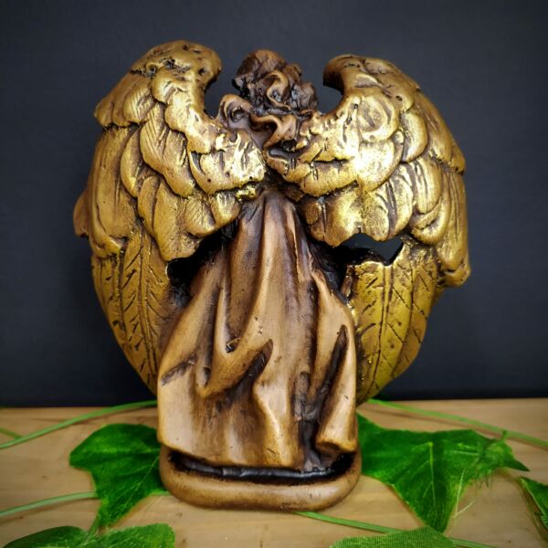 IMAGEM EM GESSO SAGRADA FAMÍLIA DENTRO DAS ASAS DO ANJO ENVELHECIDA 16CM - Image 2