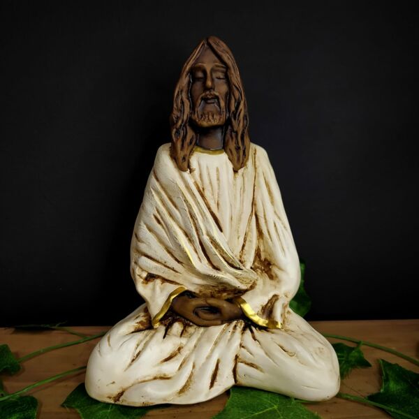 IMAGEM EM GESSO JESUS MEDITANDO ENVELHECIDO COM BRANCO 24CM