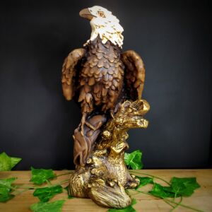 IMAGEM EM GESSO ÁGUIA COM PEIXE ENVELHECIDA COM BRANCO 40CM