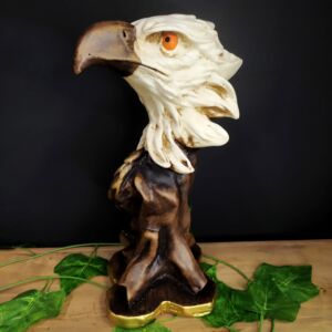 IMAGEM EM GESSO BUSTO DE ÁGUIA ENVELHECIDA COM BRANCO 27CM