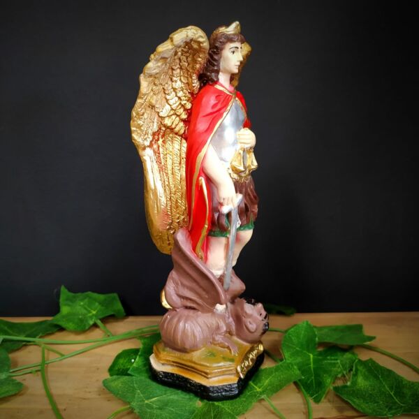 IMAGEM EM GESSO ARCANJO SÃO MIGUEL COM ASAS DOURADAS 22CM - Image 2