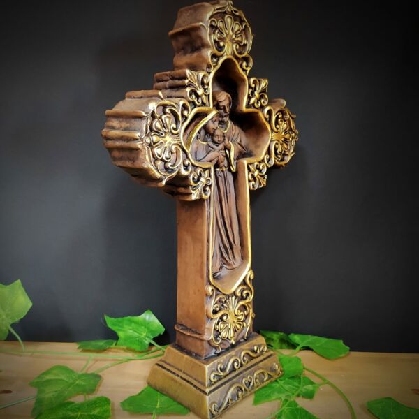 CRUCIFIXO DE MESA EM GESSO COM SAGRADA FAMÍLIA ENVELHECIDO 34CM - Imagem 2