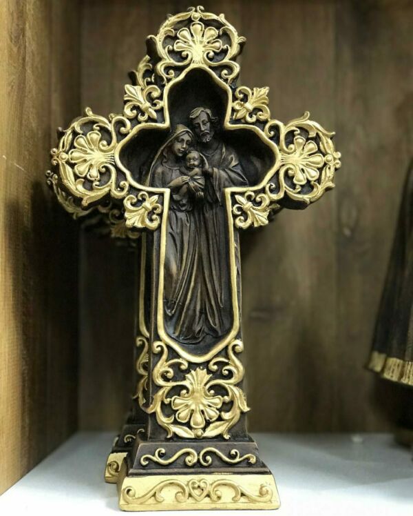 CRUCIFIXO DE MESA EM GESSO COM SAGRADA FAMÍLIA ENVELHECIDO 34CM - Imagem 3