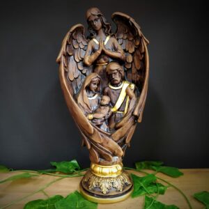 IMAGEM EM GESSO SAGRADA FAMÍLIA NAS ASAS DO ANJO 30CM