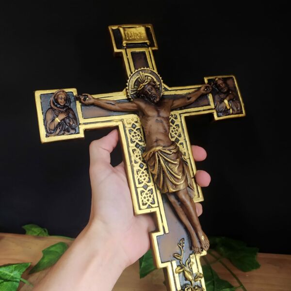 CRUCIFIXO DE PAREDE EM GESSO COM SAGRADA FALMILIA 36CM - Imagem 2
