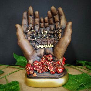 SANTA CEIA NAS MÃOS DE CRISTO COM FLORES VERMELHAS 16CM