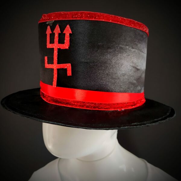 CARTOLA BAIXA DE EXU EM CETIM PRETO COM DETALHES EM VERMELHO - Imagem 2