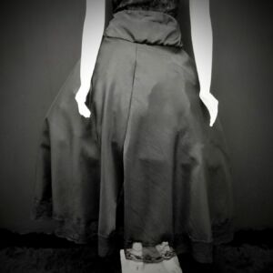 SAIA DE RAÇÃO PRETA COM RENDA - COD012