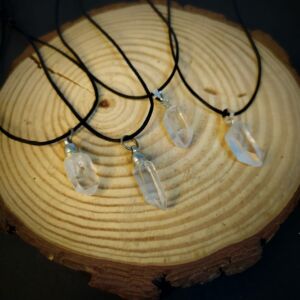COLAR DE PEDRA PONTA DE QUARTZO CRISTAL - PURIFICADOR DE ENERGIAS - CRISTAL NATURAL