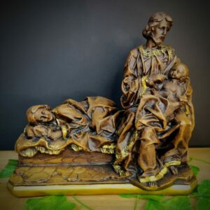 IMAGEM EM GESSO SAGRADA FAMÍLIA COM MARIA ADORMECIDA ENVELHECIDA 27X28CM