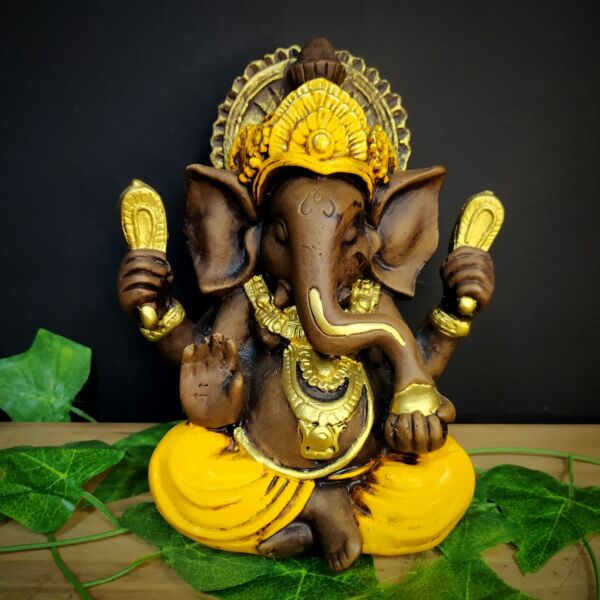 GANESHA P ENVELHECIDA COM AMARELA 20CM