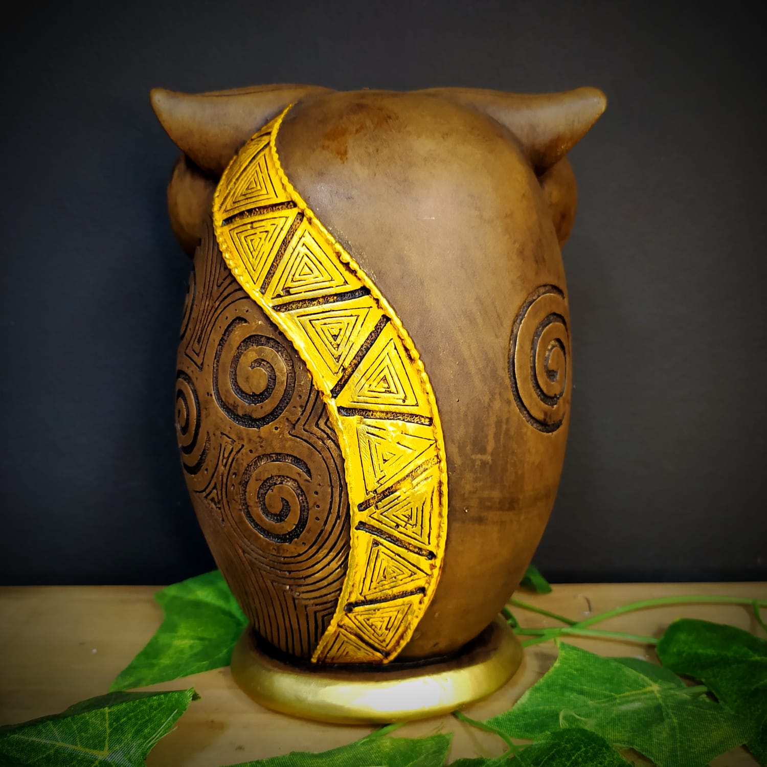 IMAGEM EM GESSO CORUJA ENVELHECIDA COM AMARELO 19CM - Imagem 2