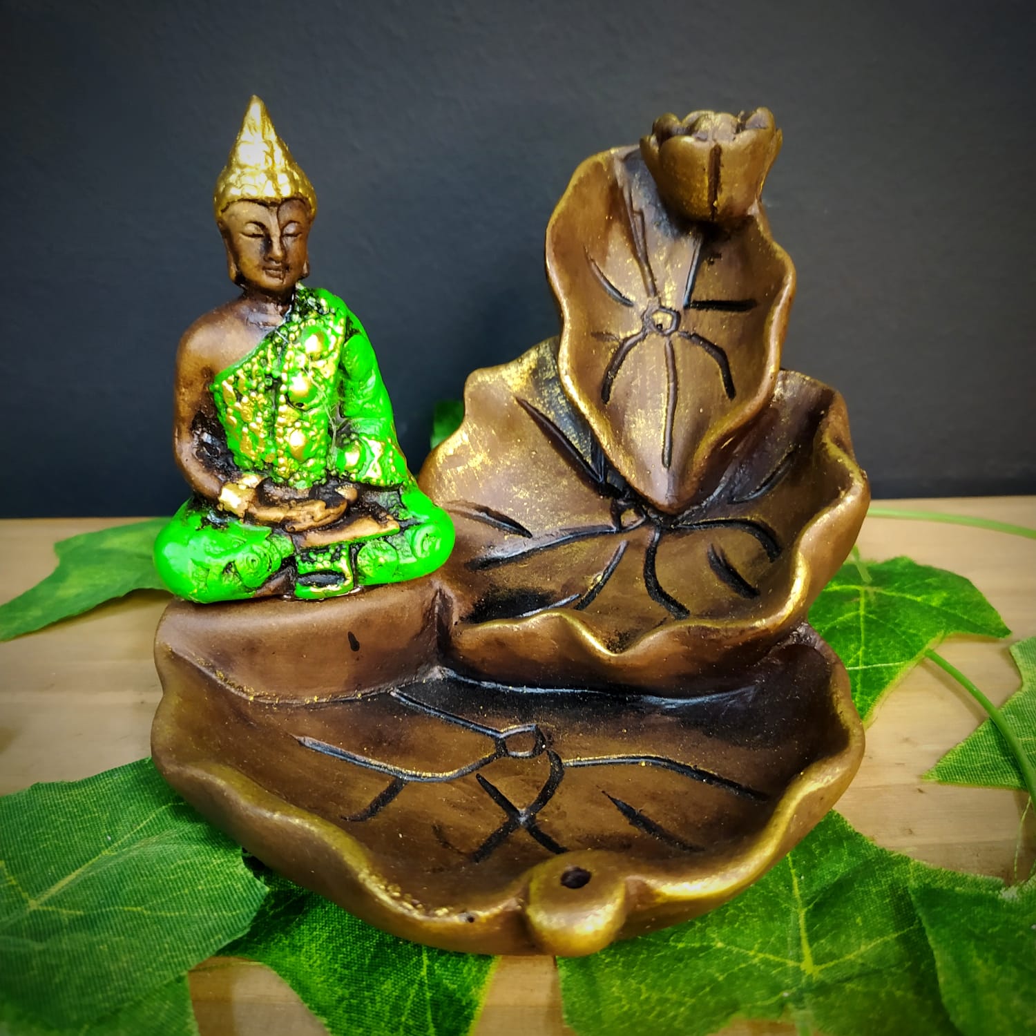 PORTA INCENSO CASCATA FOLHAS COM BUDA MAGRO VERDE 12CM