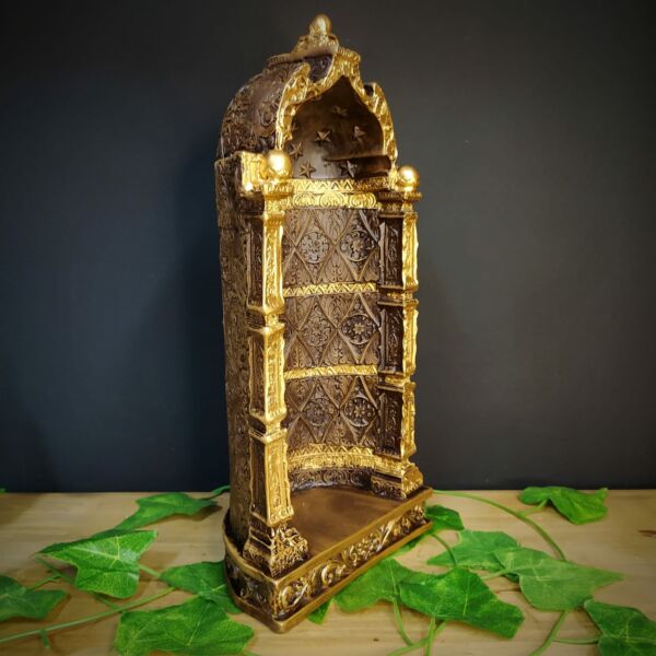 CAPELINHA EM GESSO ENVELHECIDA COM DOURADO 32CM - Image 3