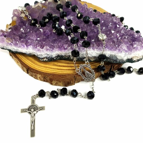 TERÇO NOSSA SENHORA APARECIDA CONTAS DE CRISTAL PRETO COM ESTOJINHO - Imagem 3