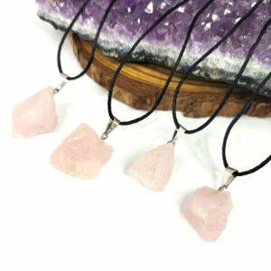 COLAR DE PEDRA QUARTZO ROSA BRUTO - AMOR ALEGRIA ANSIEDADE - CRISTAL NATURAL