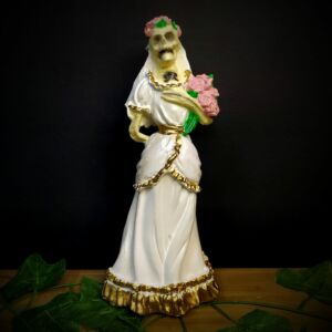 IMAGEM EM GESSO ESQUELETO COM VESTIDO BRANCO 24CM